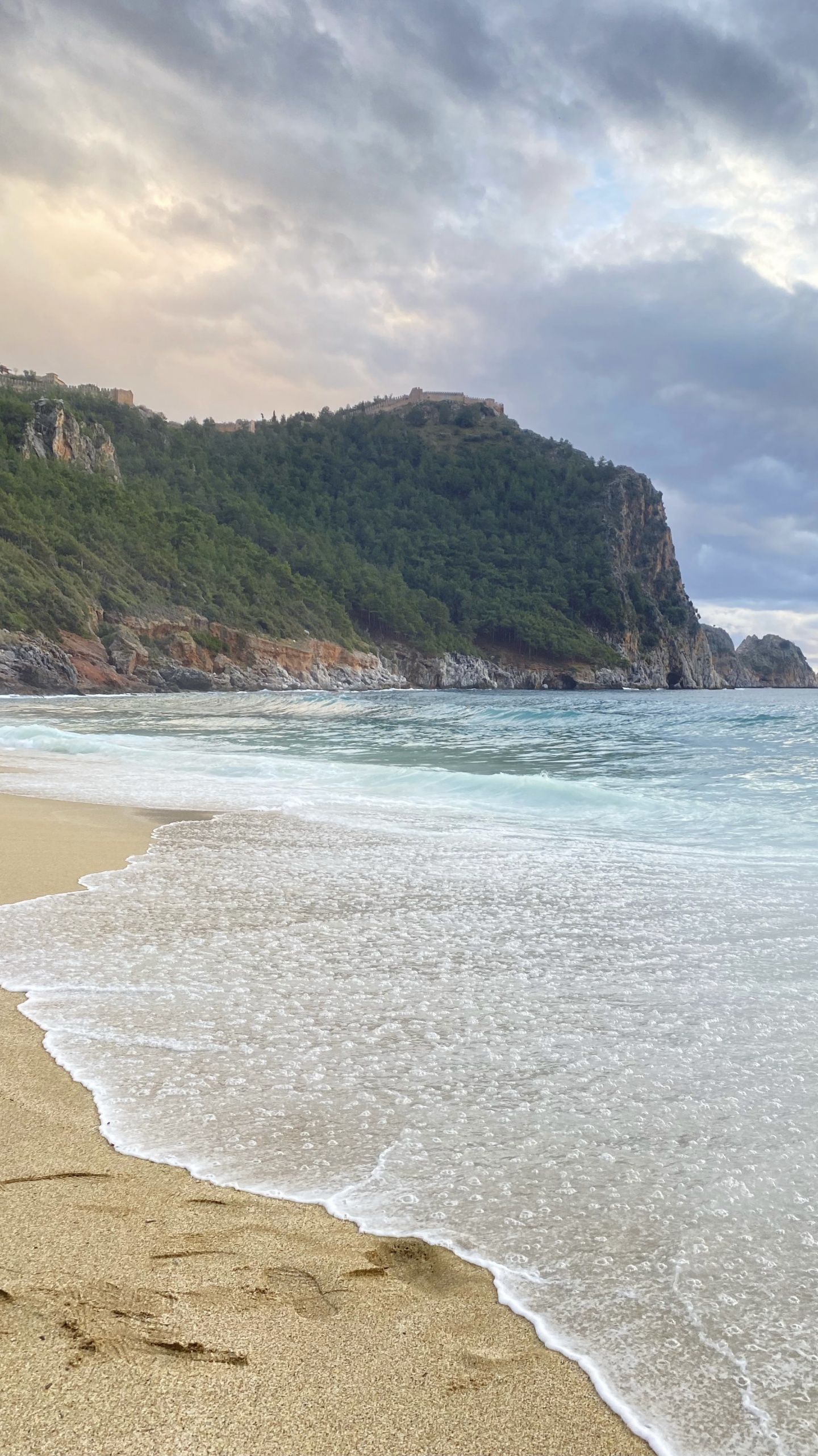 Cuevas Damlatas, Agua, Playa, Paisaje Natural, Montaña. Wallpaper in 1440x2560 Resolution