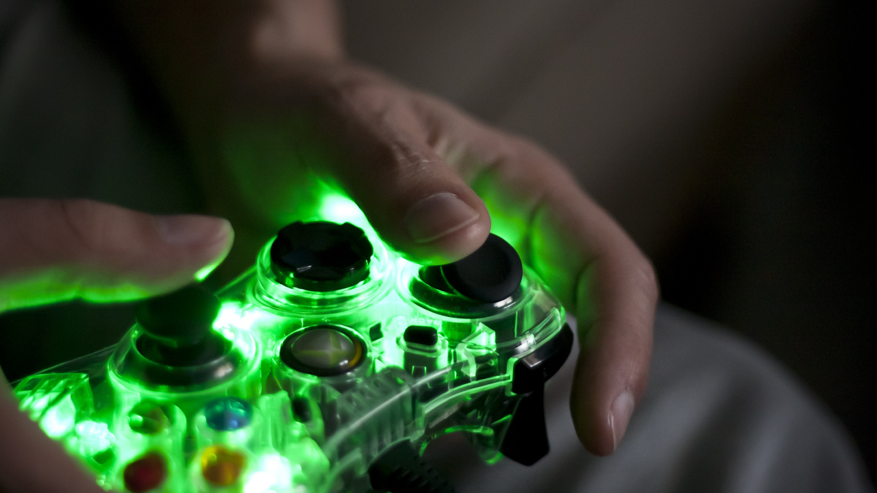 Green and Black Xbox Game Controller. Wallpaper in 1280x720 Resolution