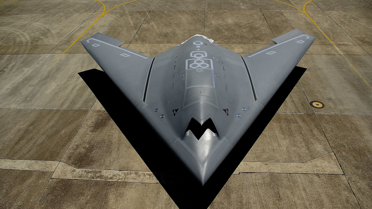 Black Jet Plane on Brown Field During Daytime. Wallpaper in 1280x720 Resolution