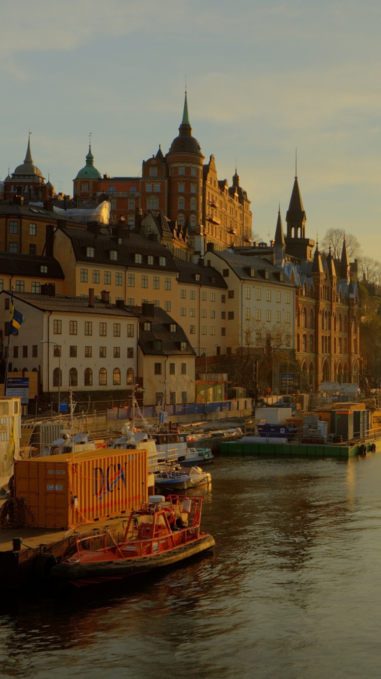 Brown Boat on River Near Buildings During Daytime. Wallpaper in 750x1334 Resolution