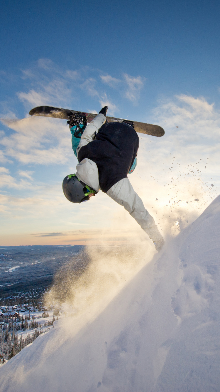 Mann in Schwarzer Jacke Und Blauer Jeans Beim Surfen Tagsüber. Wallpaper in 750x1334 Resolution