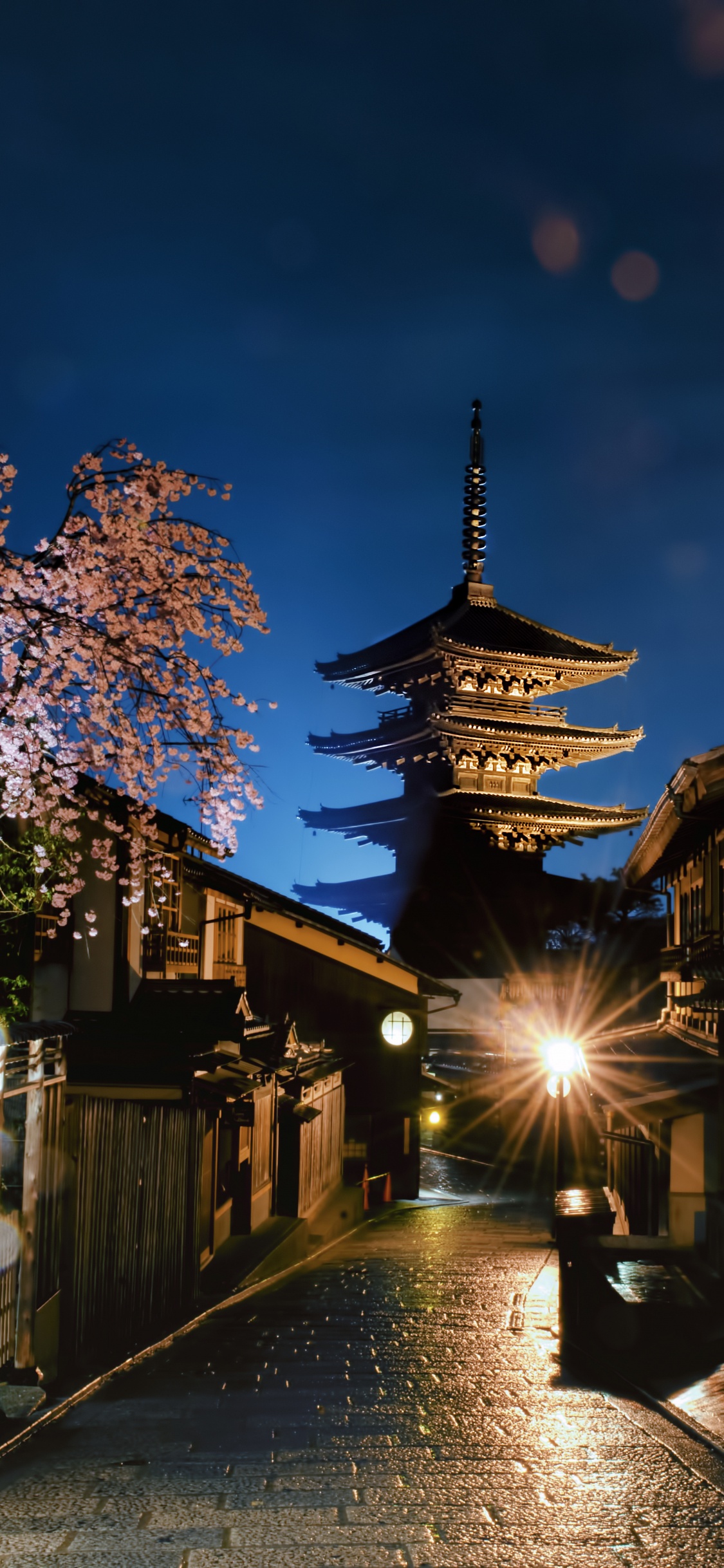 Japan, Cloud, Holz, Fahrbahn, Nachbarschaft. Wallpaper in 1125x2436 Resolution