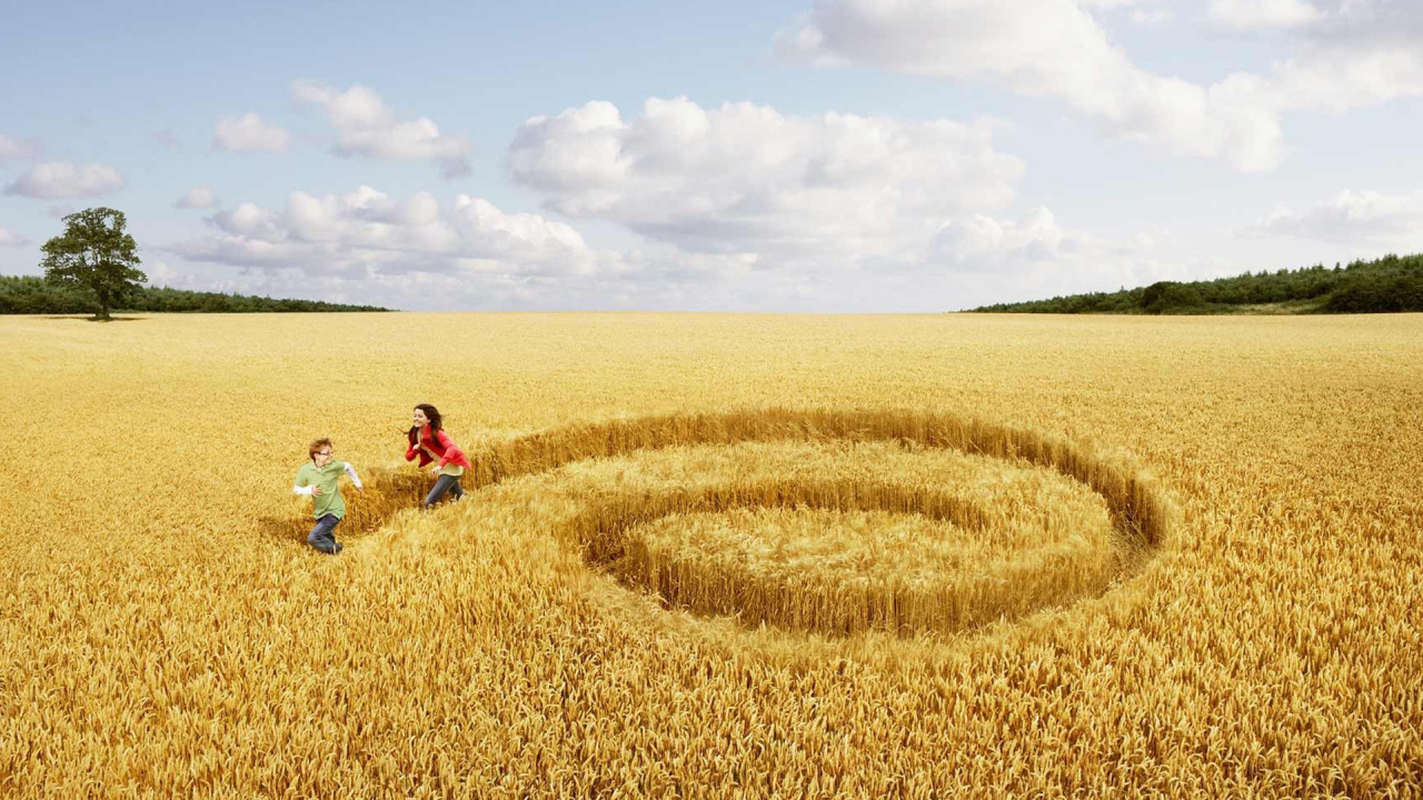 2 People Sitting on Green Grass Field Under White Clouds and Blue Sky During Daytime. Wallpaper in 1280x720 Resolution