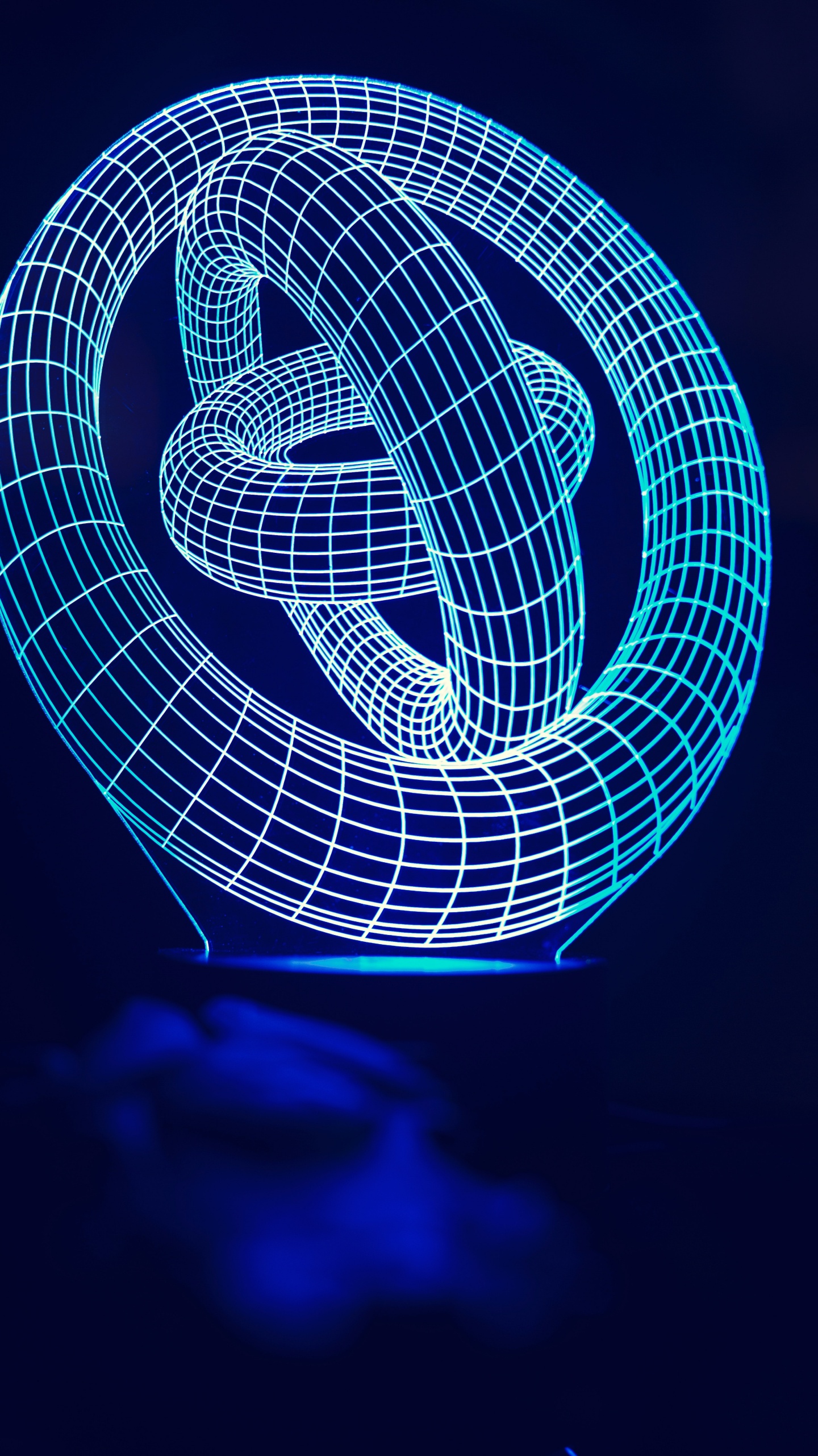 White Spiral Light on Black Background. Wallpaper in 1440x2560 Resolution