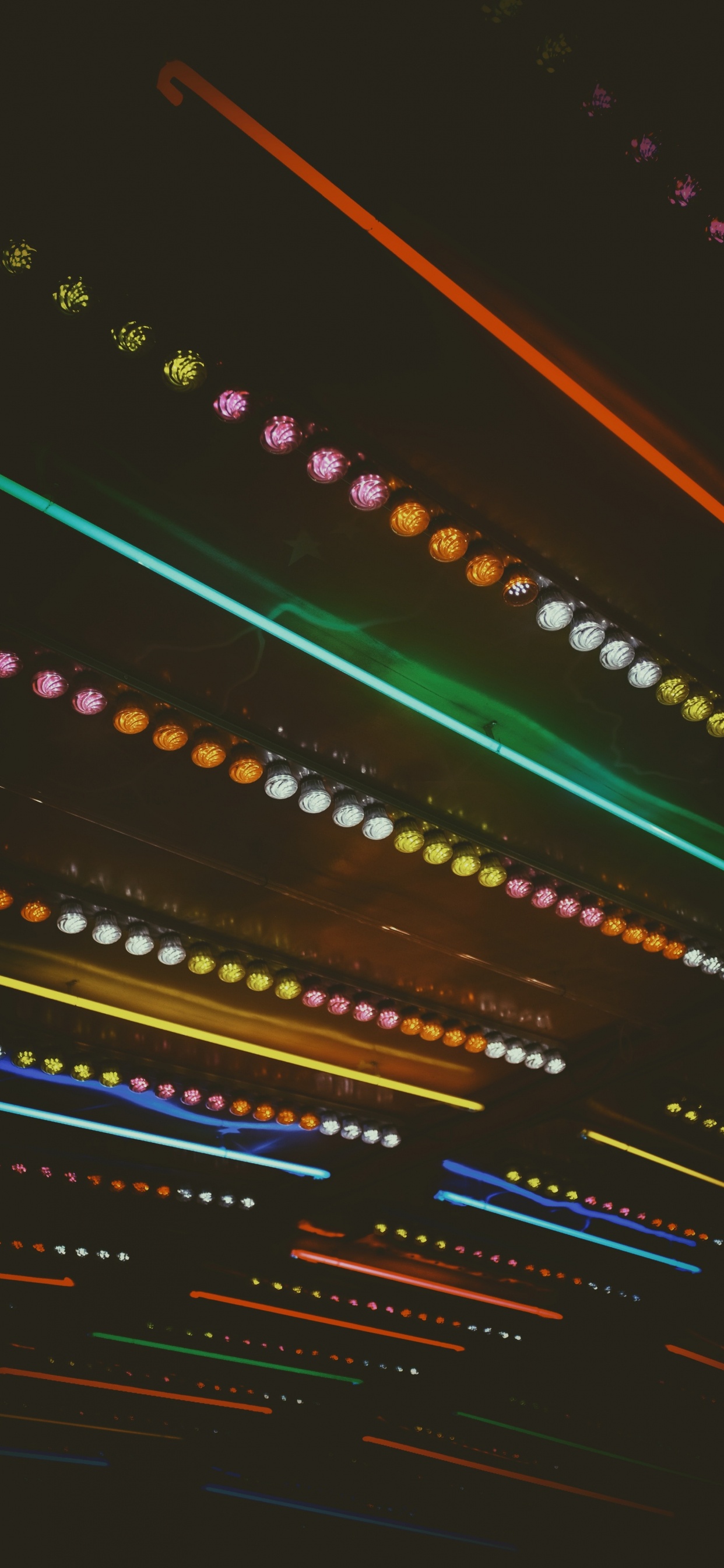 Luces Rojas Verdes y Azules. Wallpaper in 1242x2688 Resolution