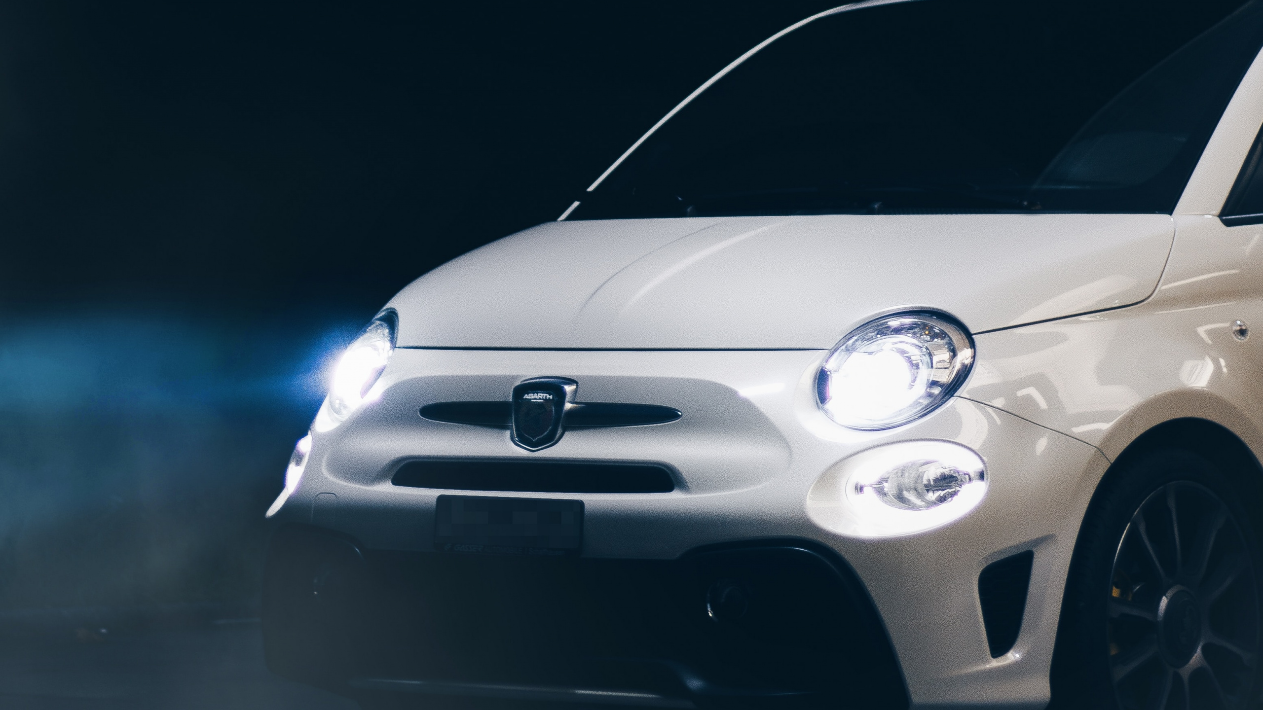 Mercedes Benz Clase c Blanco. Wallpaper in 2560x1440 Resolution