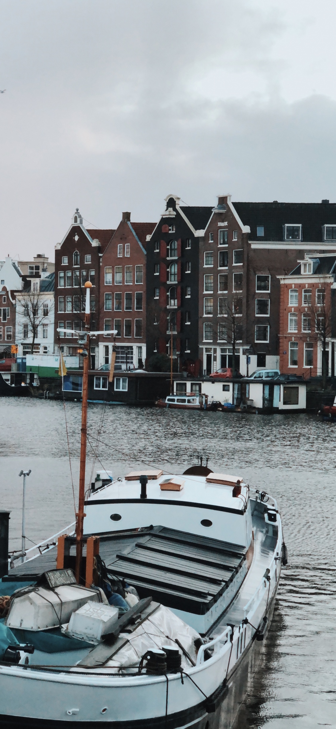 Water, Boat, Water Transportation, Boating, Body of Water. Wallpaper in 1125x2436 Resolution