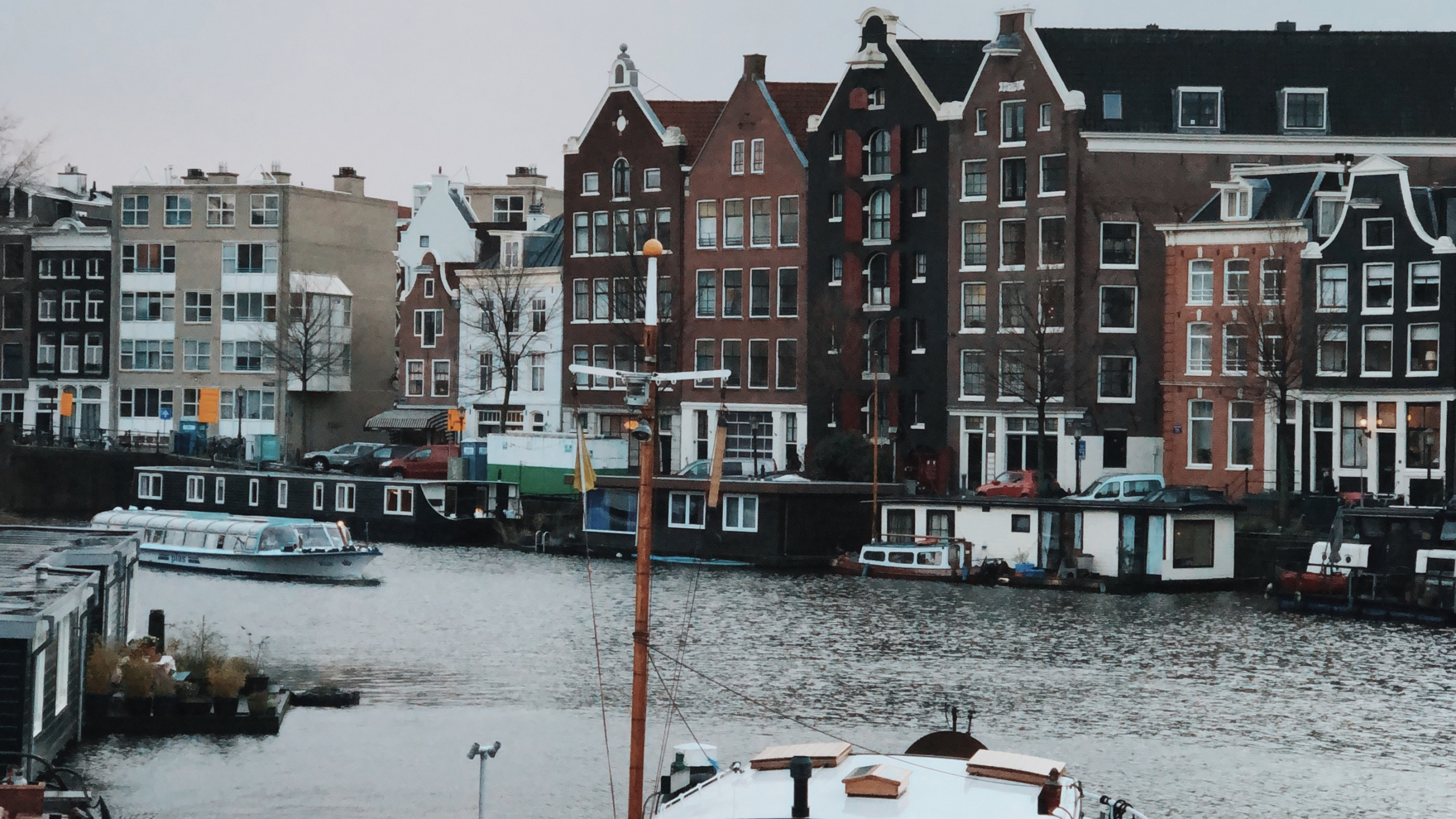 Water, Boat, Water Transportation, Boating, Body of Water. Wallpaper in 2560x1440 Resolution