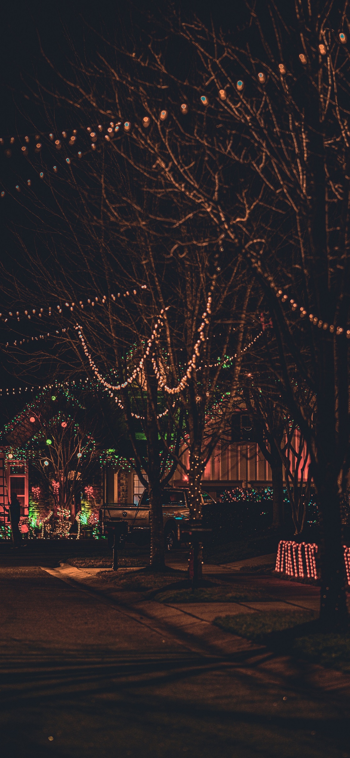 Les Lumières de Noël, Guirlande, Lumière de Rue, Décoration, Ornement. Wallpaper in 1125x2436 Resolution