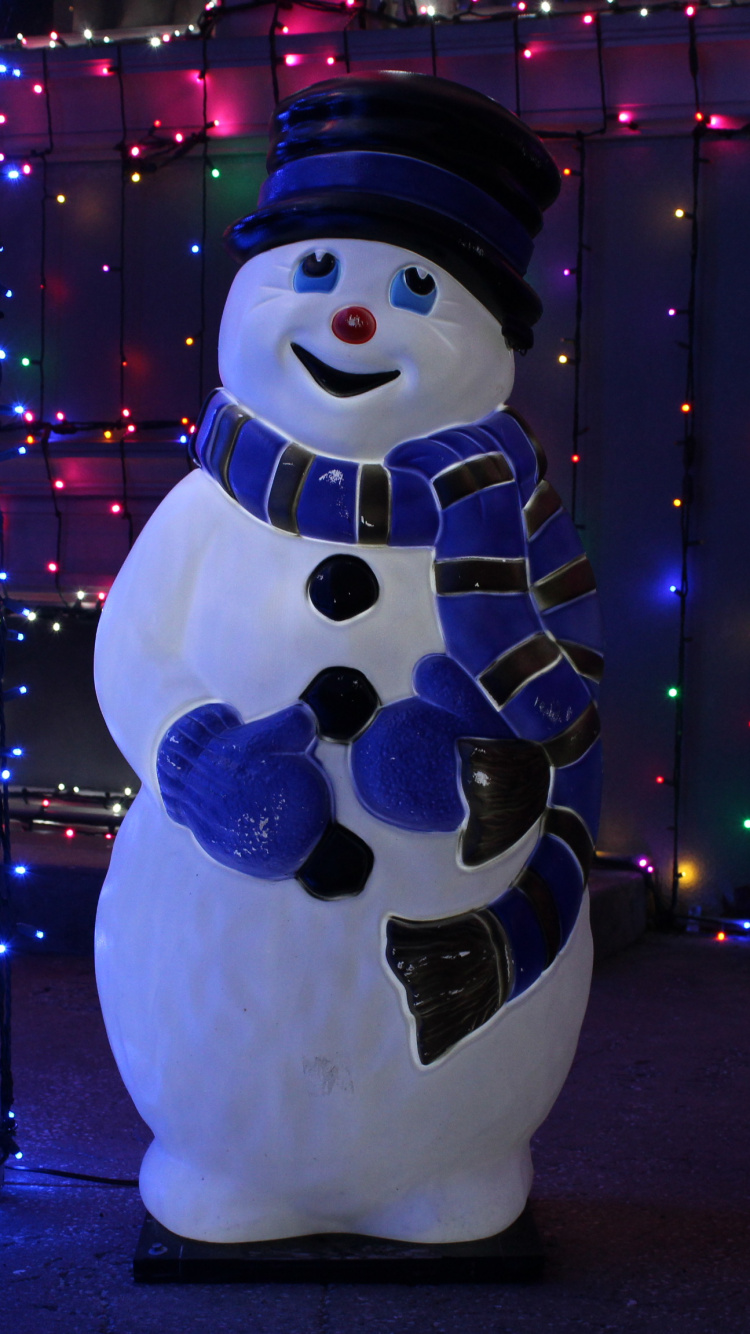 Snowman, Christmas Day, New Year, Lighting, Christmas. Wallpaper in 750x1334 Resolution
