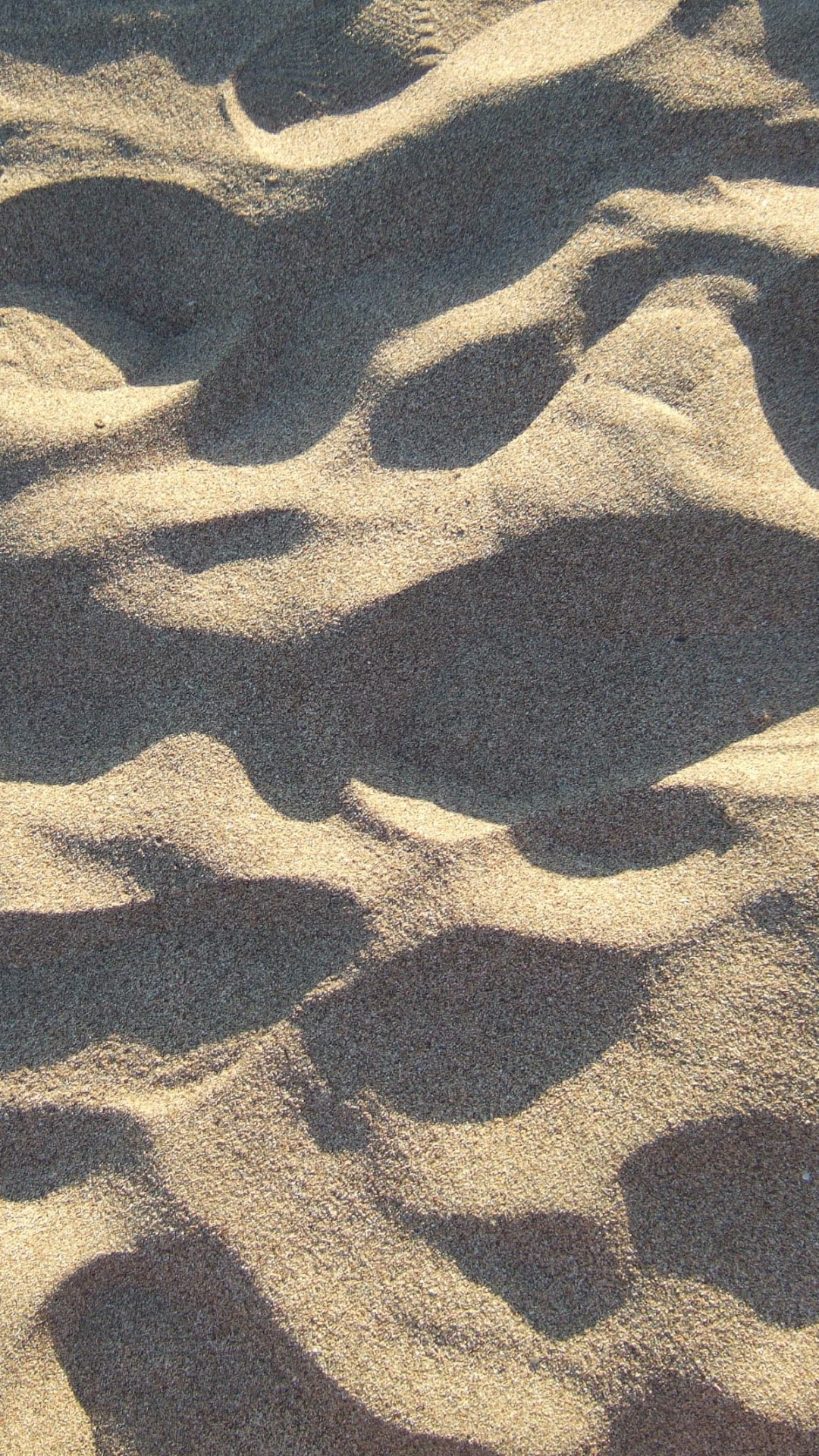 Brauner Sand Mit Schwarzem Schatten. Wallpaper in 1080x1920 Resolution