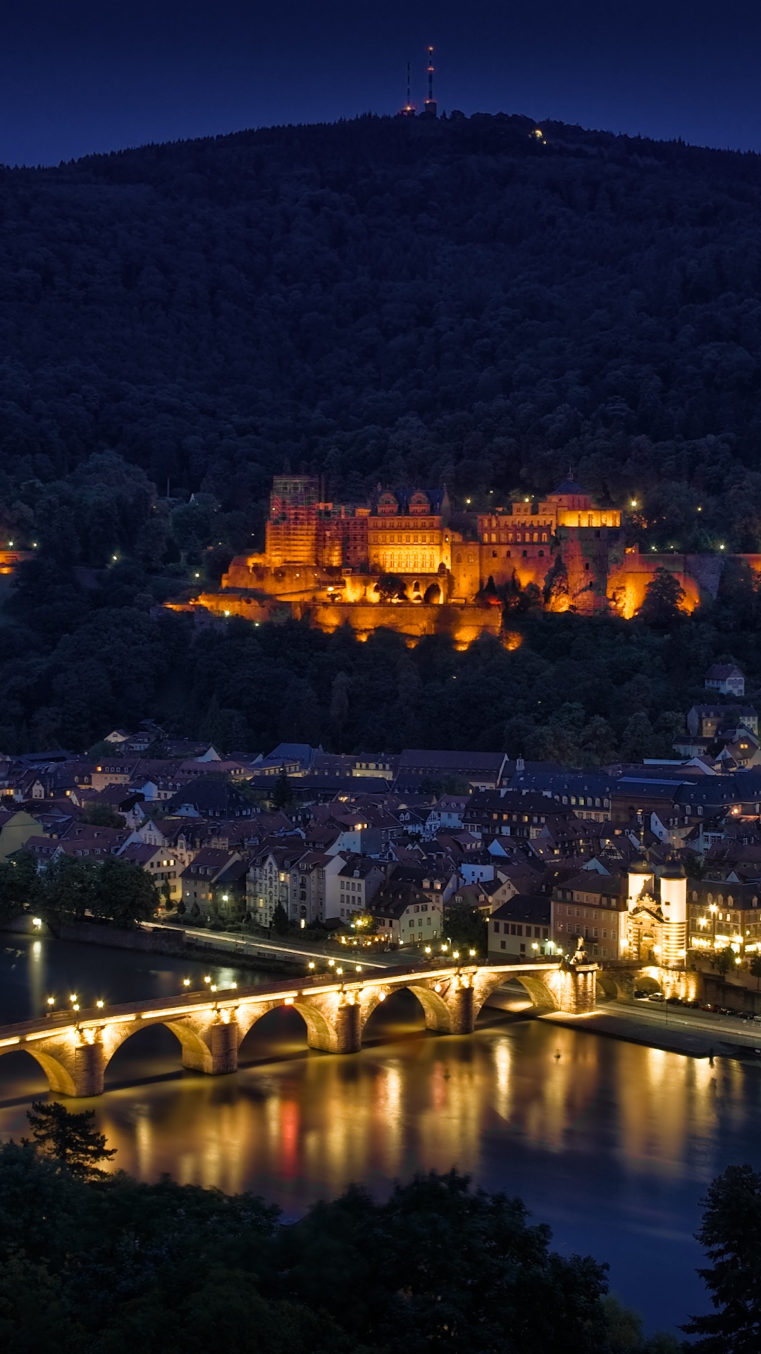 Vue Aérienne de la Ville Pendant la Nuit. Wallpaper in 1080x1920 Resolution