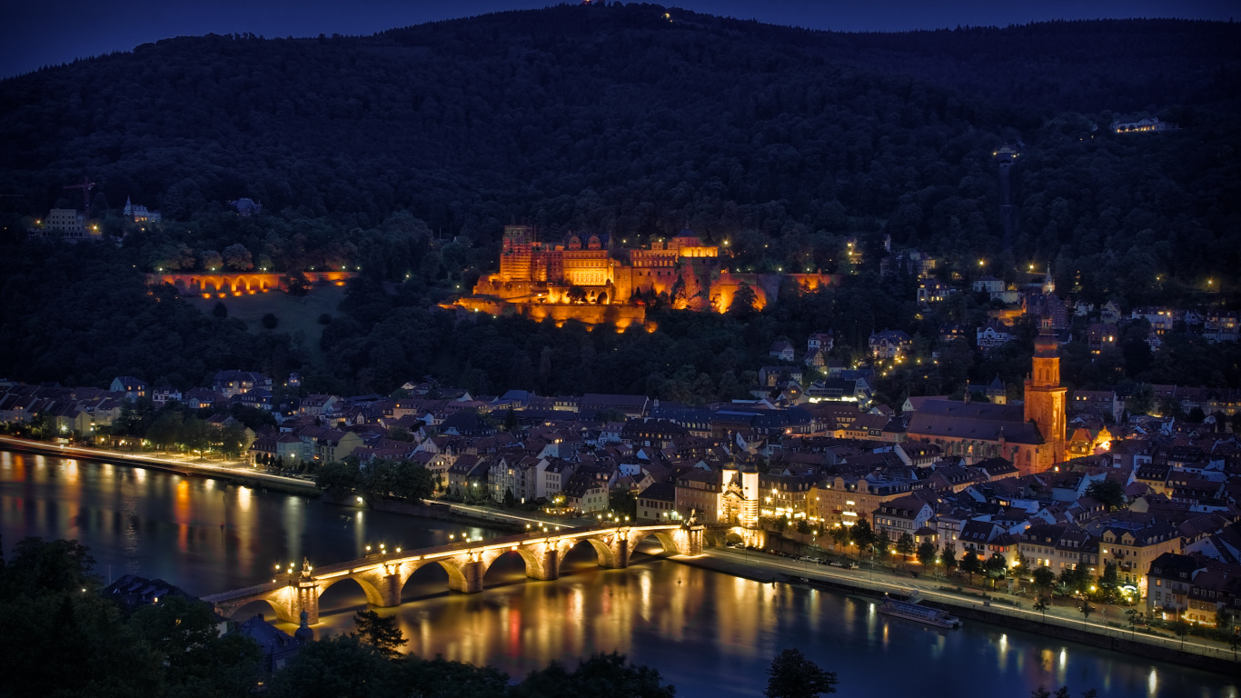 Vue Aérienne de la Ville Pendant la Nuit. Wallpaper in 1366x768 Resolution