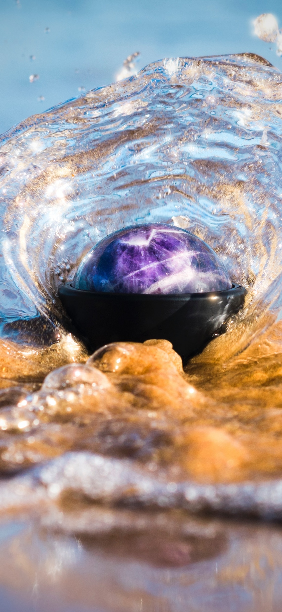 Piedra Púrpura Sobre el Agua Durante el Día. Wallpaper in 1125x2436 Resolution