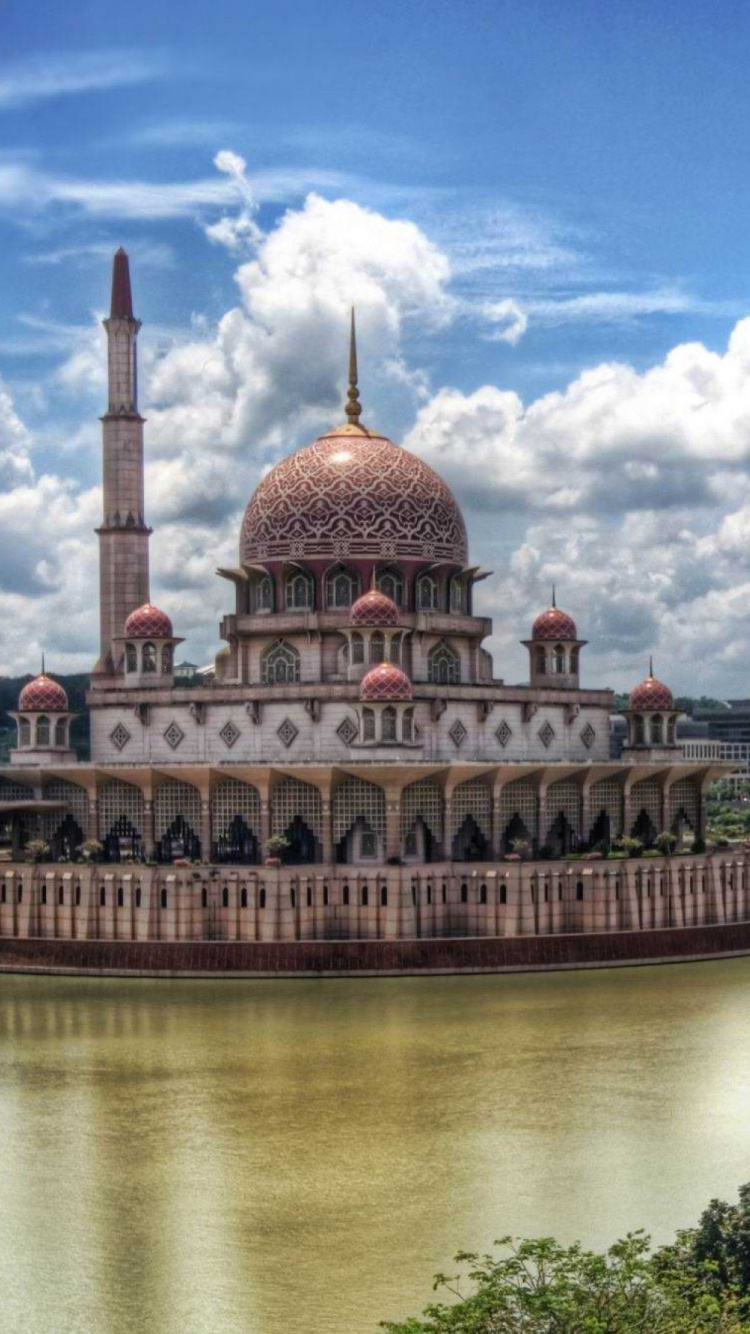 Brown and White Dome Building Near Body of Water Under Blue Sky During Daytime. Wallpaper in 750x1334 Resolution