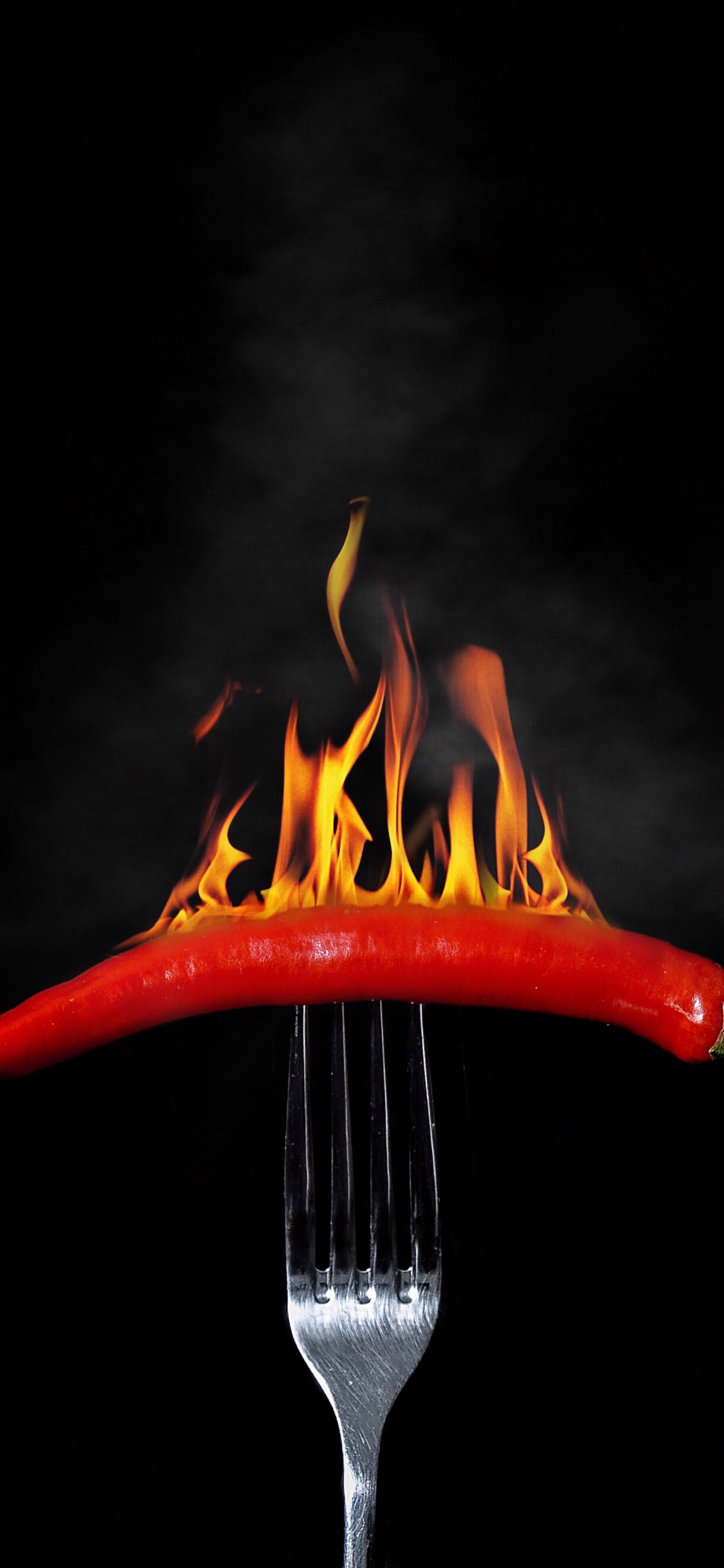 Fourchette en Acier Inoxydable Avec Piment Rouge. Wallpaper in 1125x2436 Resolution