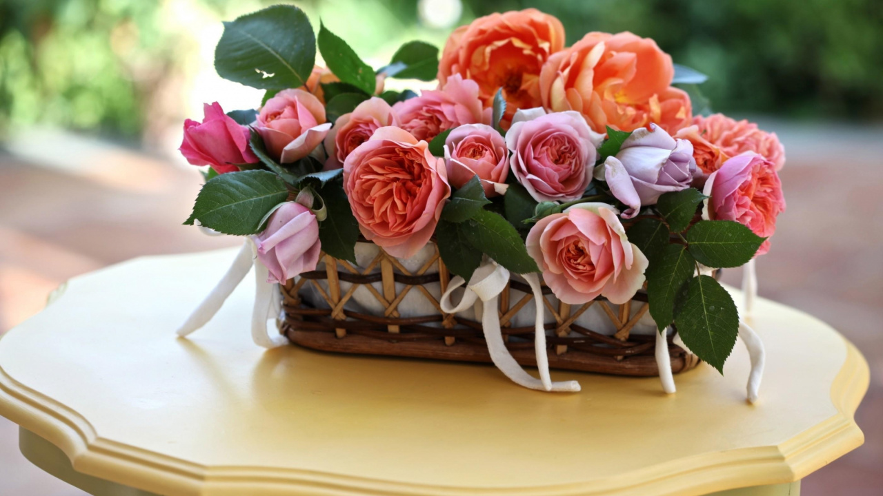 Red Roses on Brown Woven Basket. Wallpaper in 1280x720 Resolution