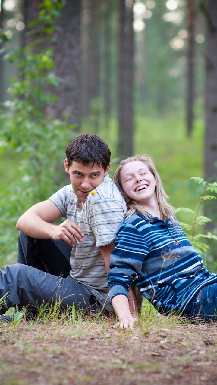 Romantik, Menschen, Baum, Spaß, Falling in Love. Wallpaper in 720x1280 Resolution