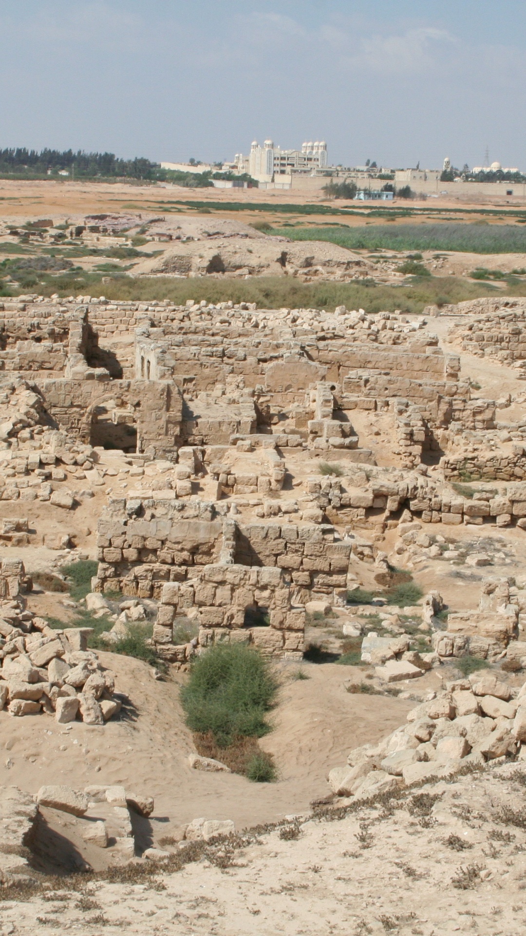 Formation Rocheuse Brune Pendant la Journée. Wallpaper in 1080x1920 Resolution