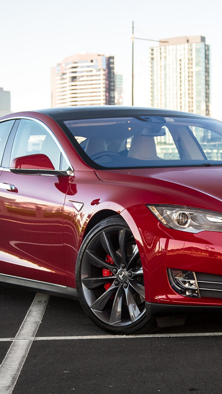 Mercedes Benz Coupe Rojo en la Carretera Durante el Día. Wallpaper in 720x1280 Resolution