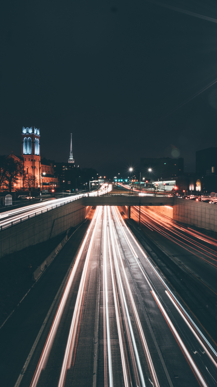 Fotografía de Lapso de Tiempo de Automóviles en la Carretera Durante la Noche. Wallpaper in 750x1334 Resolution