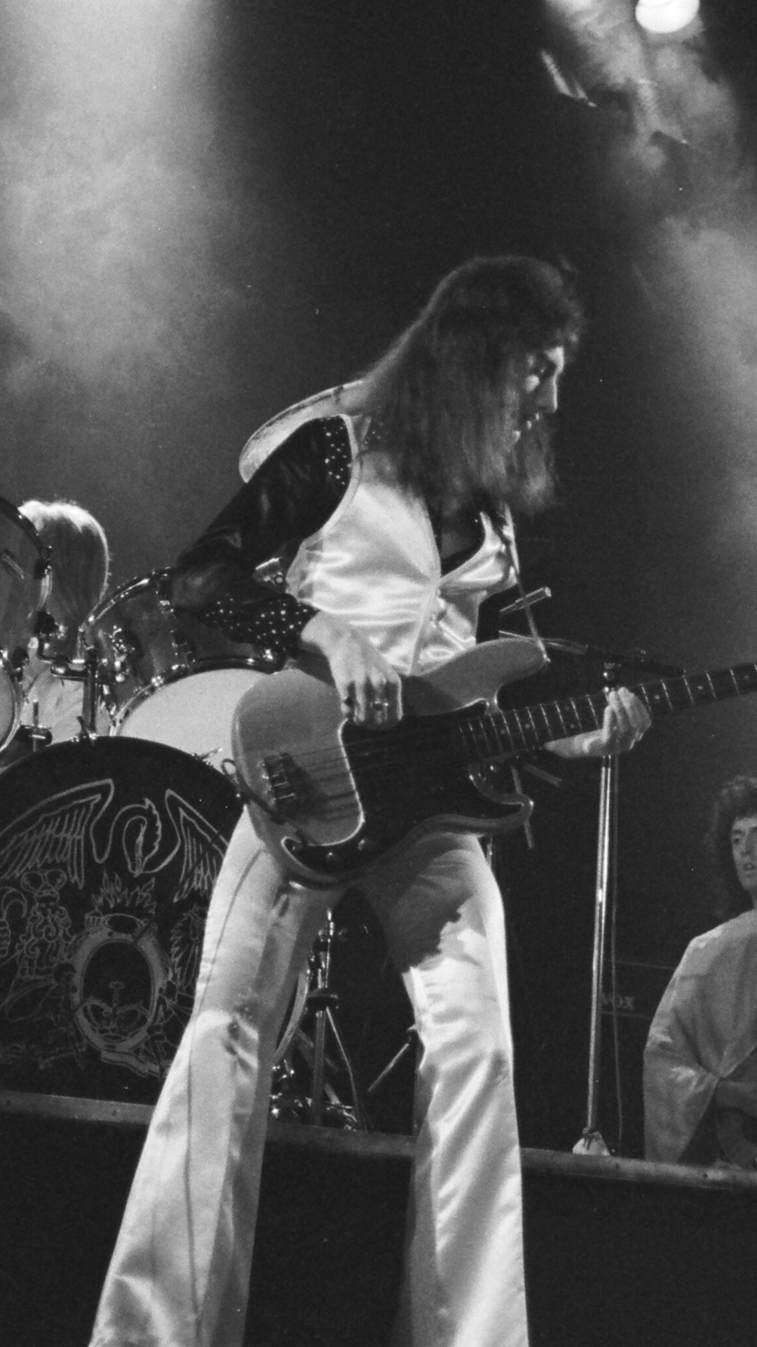 Queen, Concert, Performance, Divertissement, Guitariste. Wallpaper in 1080x1920 Resolution