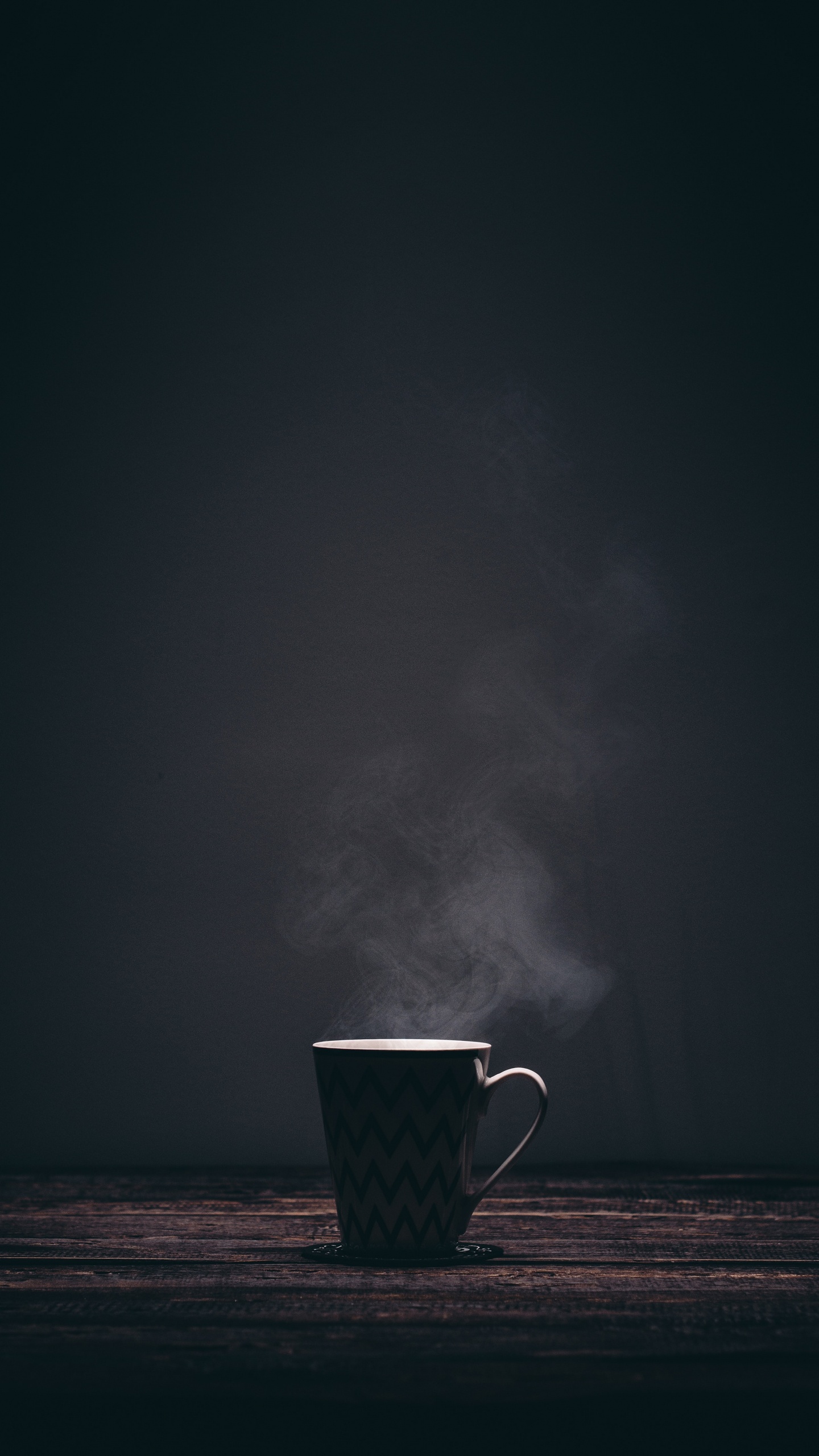 White and Black Ceramic Mug With Smoke. Wallpaper in 1440x2560 Resolution