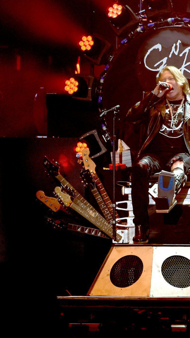 Guns N Roses, Not in This Lifetime Tour, Appetite for Destruction, Performance, Entertainment. Wallpaper in 750x1334 Resolution