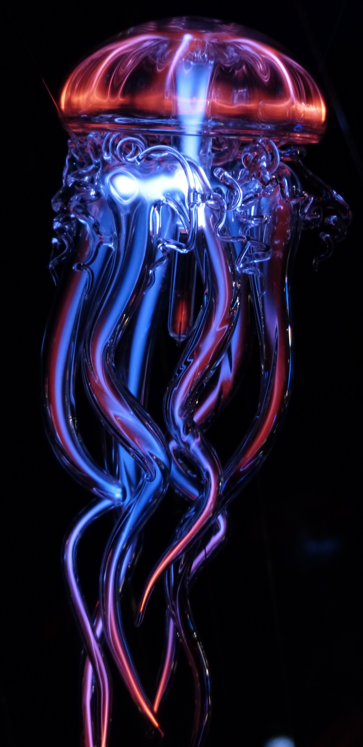 Blaue Und Weiße Rauchabbildung. Wallpaper in 1440x2960 Resolution