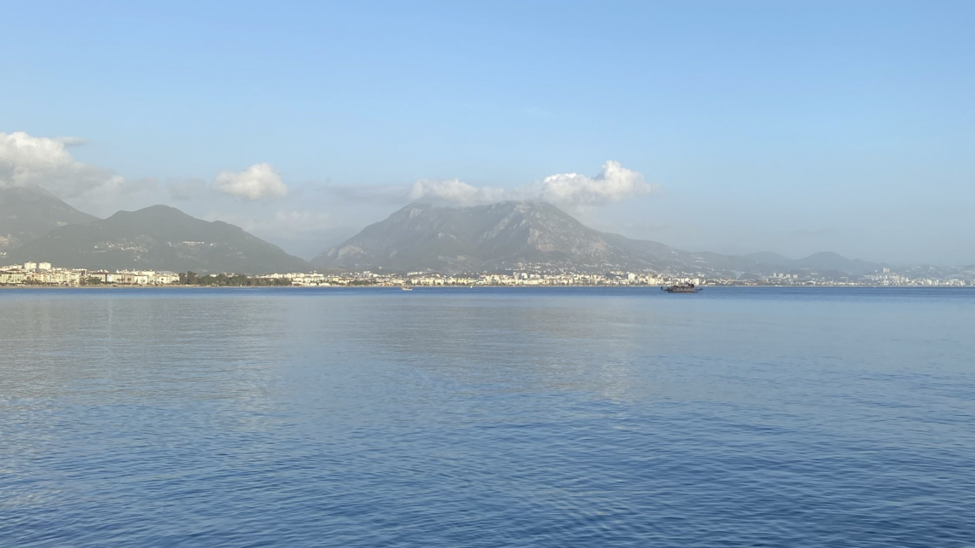 Mar, Agua, Azure, Lago, Highland. Wallpaper in 1366x768 Resolution