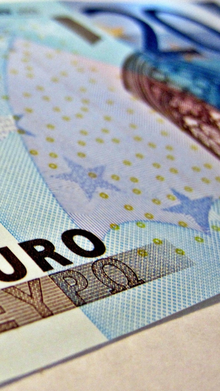 20-Euro-Schein Auf Weißem Textil. Wallpaper in 720x1280 Resolution