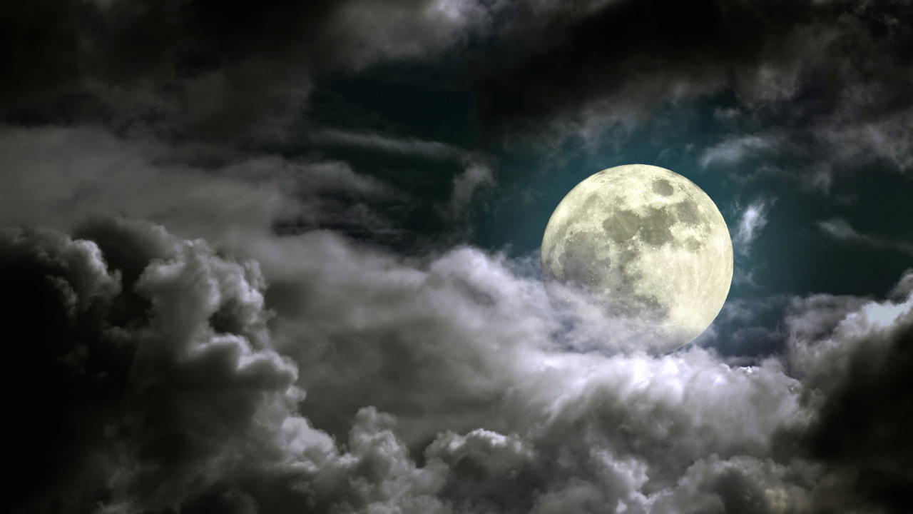 Pleine Lune Dans le Ciel. Wallpaper in 1280x720 Resolution