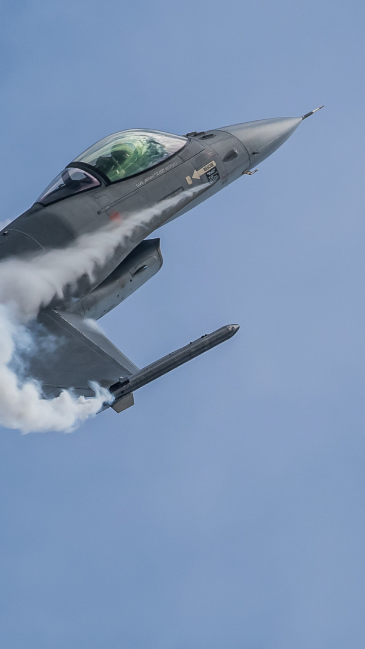 Gray Jet Plane Flying in The Sky. Wallpaper in 750x1334 Resolution