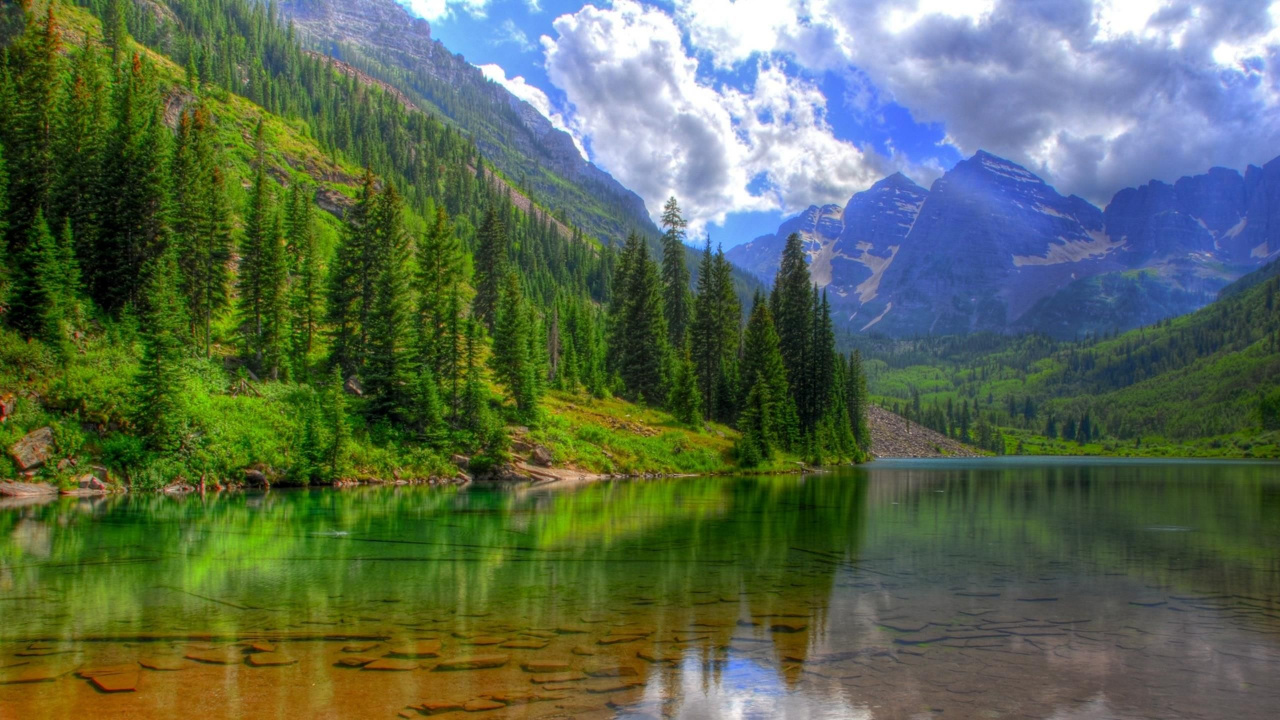 Green Trees Near Lake Under White Clouds and Blue Sky During Daytime. Wallpaper in 1280x720 Resolution