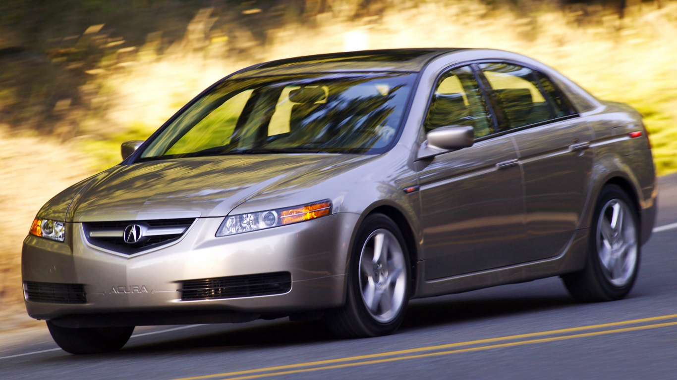 Schwarze Honda Limousine Tagsüber Unterwegs. Wallpaper in 1366x768 Resolution