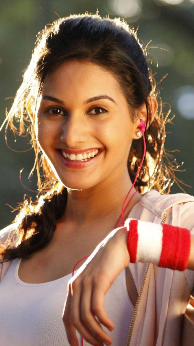Sr. X, Bollywood, Sonrisa, Vestido, Feliz. Wallpaper in 750x1334 Resolution