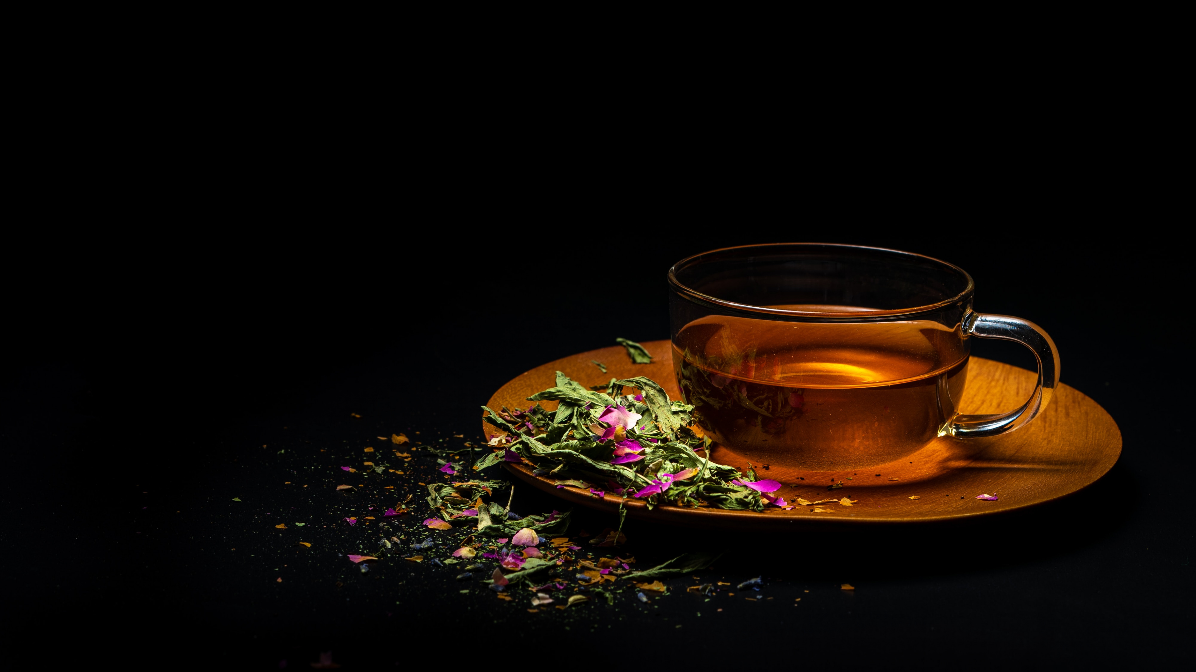 Taza de Vidrio Transparente Con Líquido Marrón. Wallpaper in 3840x2160 Resolution