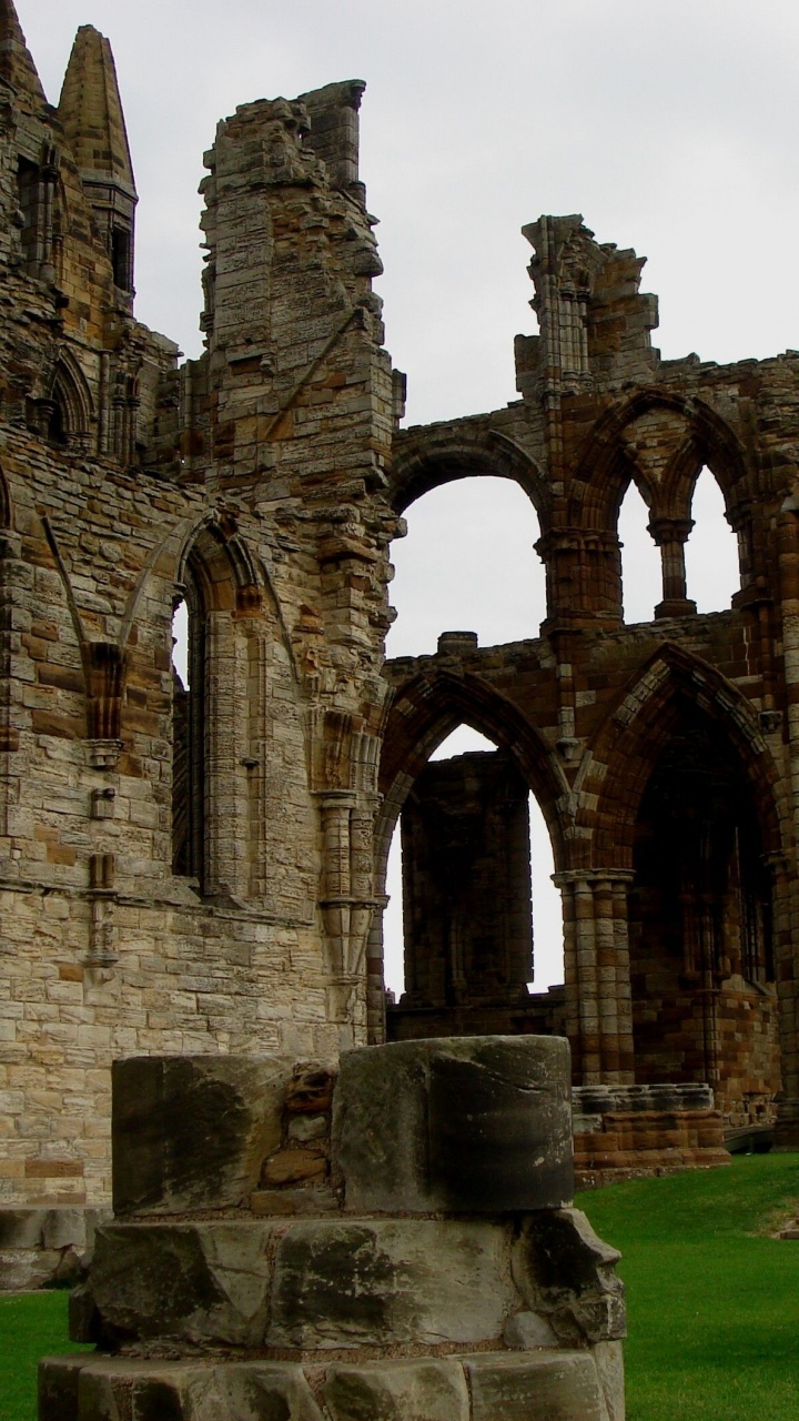 Gray Concrete Building During Daytime. Wallpaper in 720x1280 Resolution