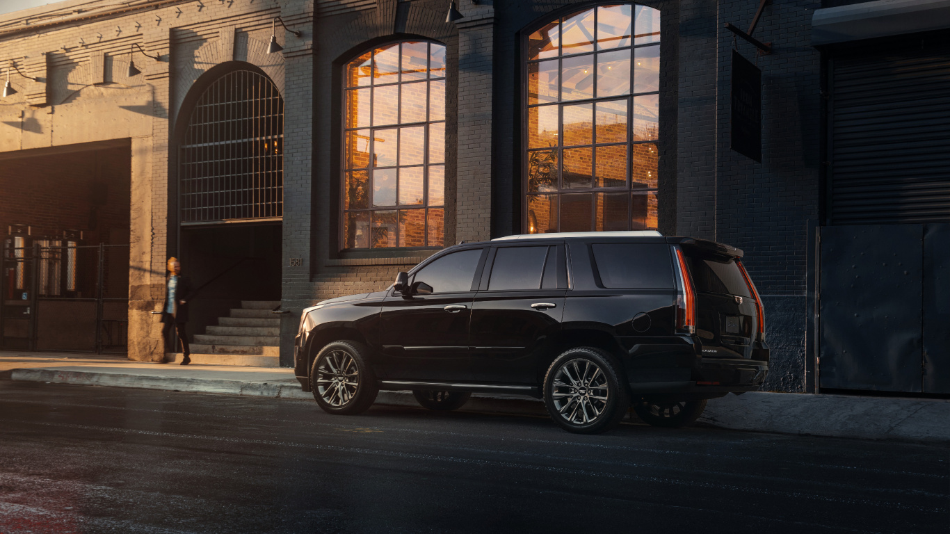 Suv Noir Garé Devant le Bâtiment Marron. Wallpaper in 1366x768 Resolution