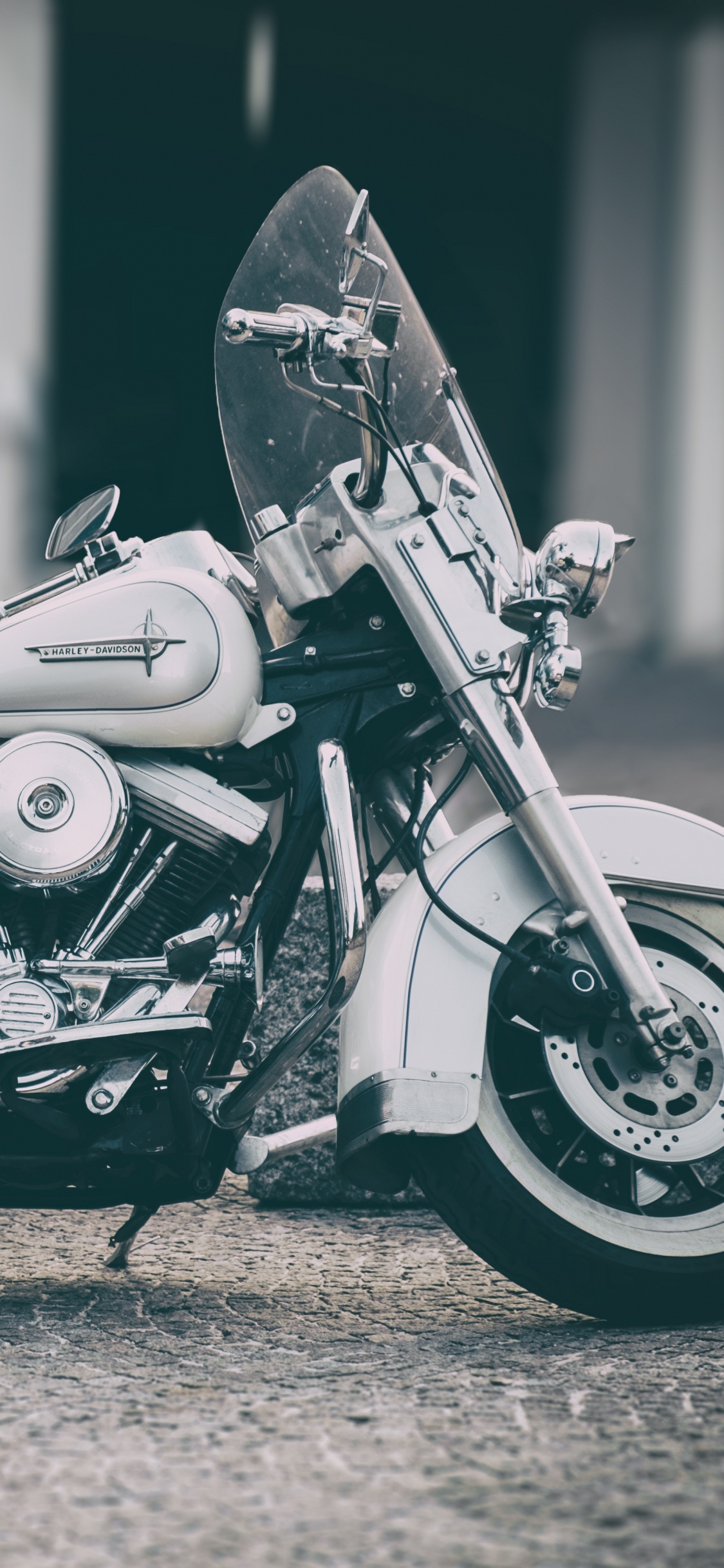 Grayscale Photo of Cruiser Motorcycle. Wallpaper in 1125x2436 Resolution