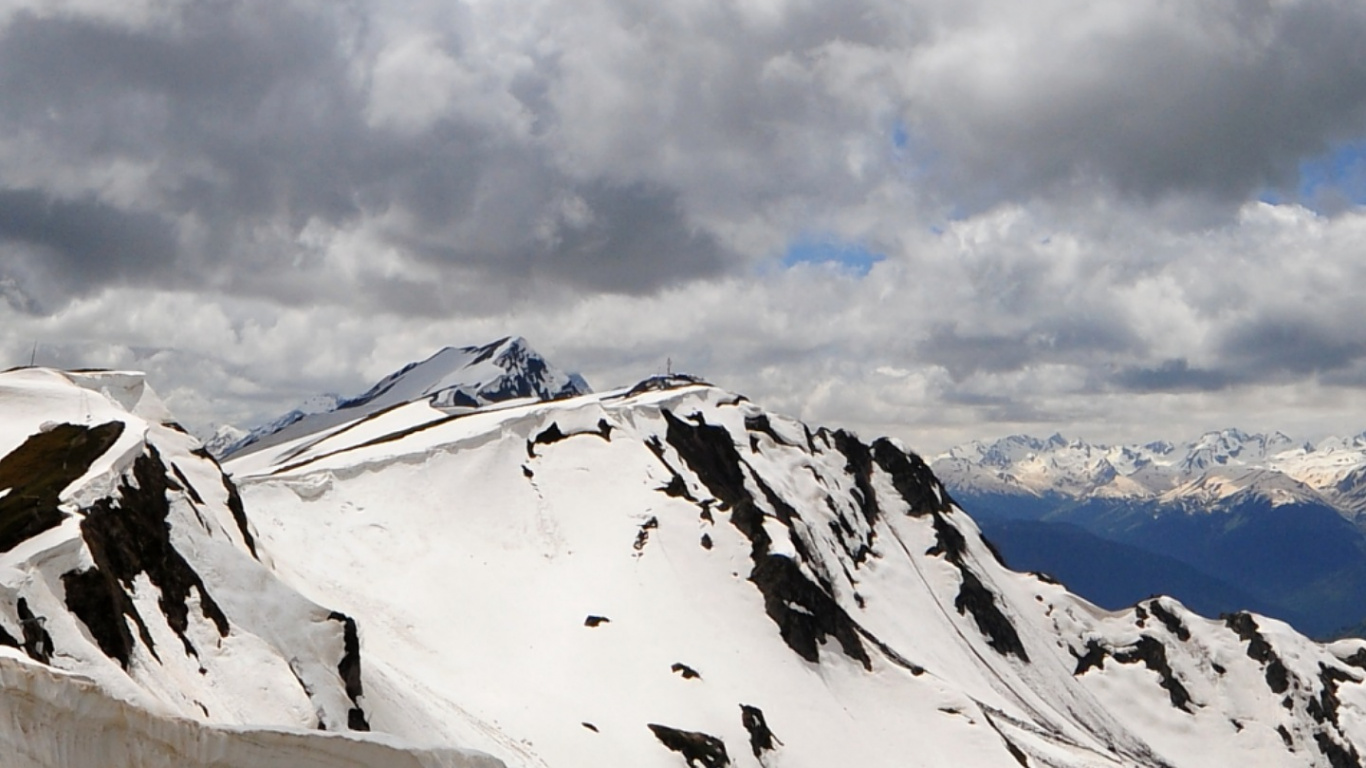 Mountainous Landforms, Mountain, Cloud, Snow, Mountain Range. Wallpaper in 1366x768 Resolution