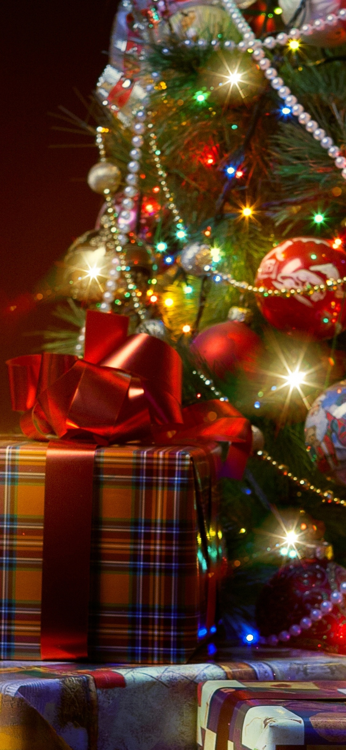 Le Jour De Noël, Nouvelle Année, Arbre de Noël, Décoration de Noël, Les Lumières de Noël. Wallpaper in 1125x2436 Resolution