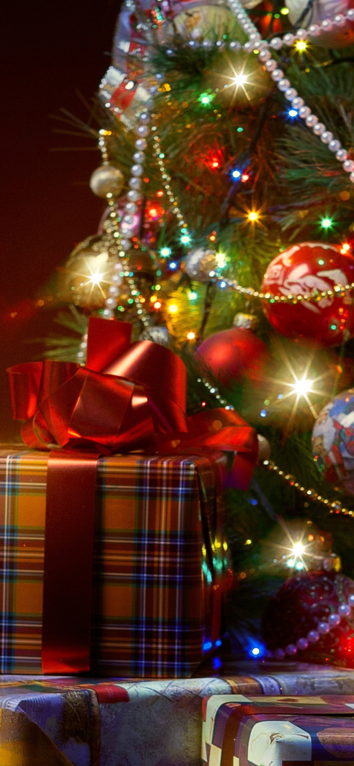 Le Jour De Noël, Nouvelle Année, Arbre de Noël, Décoration de Noël, Les Lumières de Noël. Wallpaper in 1242x2688 Resolution