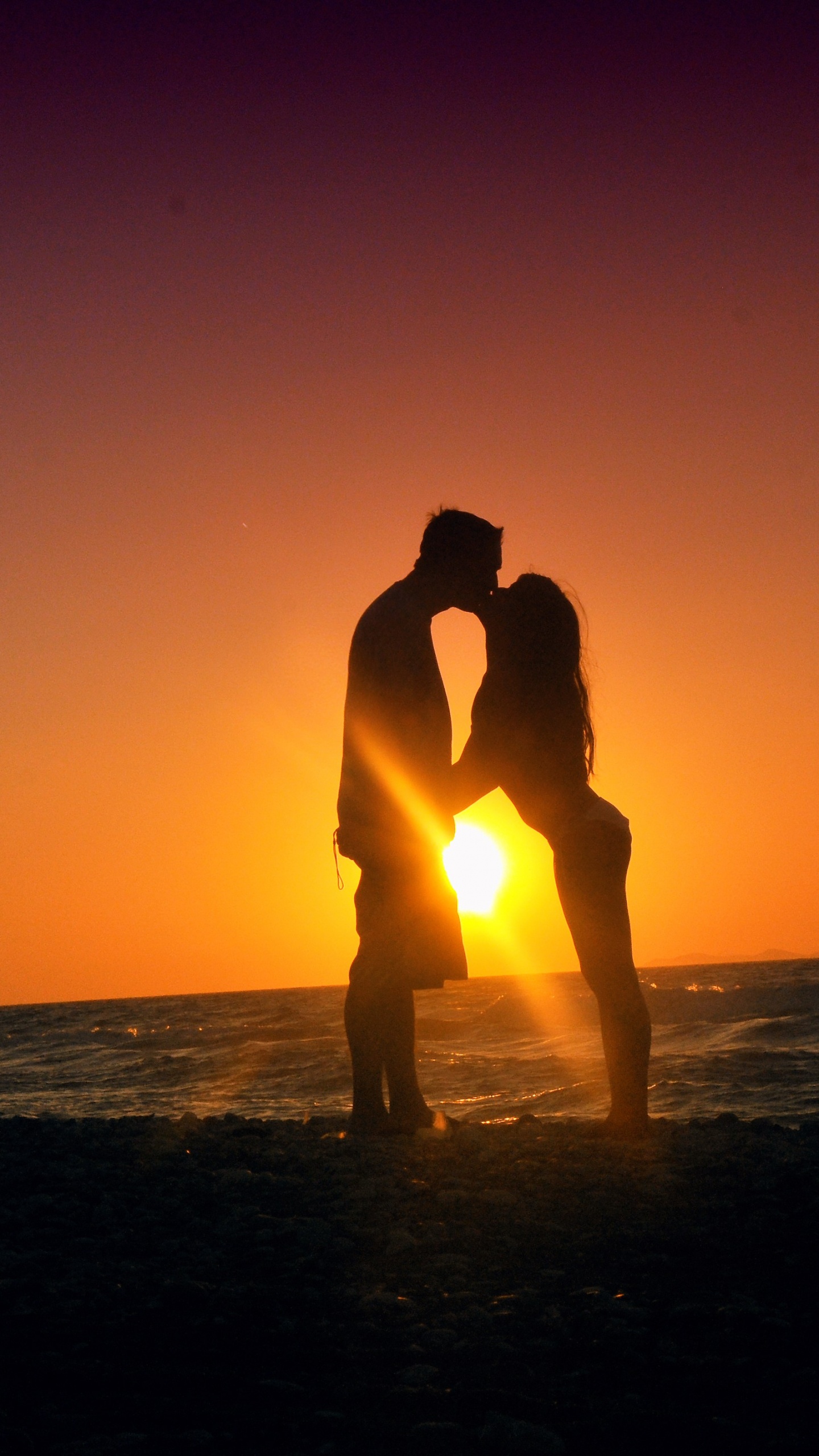 Puesta, Gente en la Playa, La Gente en la Naturaleza, Amor, Romanticismo. Wallpaper in 1440x2560 Resolution