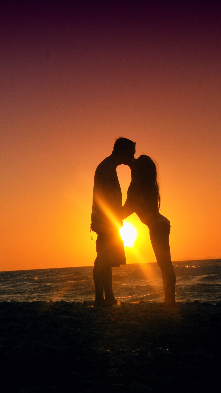 Puesta, Gente en la Playa, La Gente en la Naturaleza, Amor, Romanticismo. Wallpaper in 750x1334 Resolution