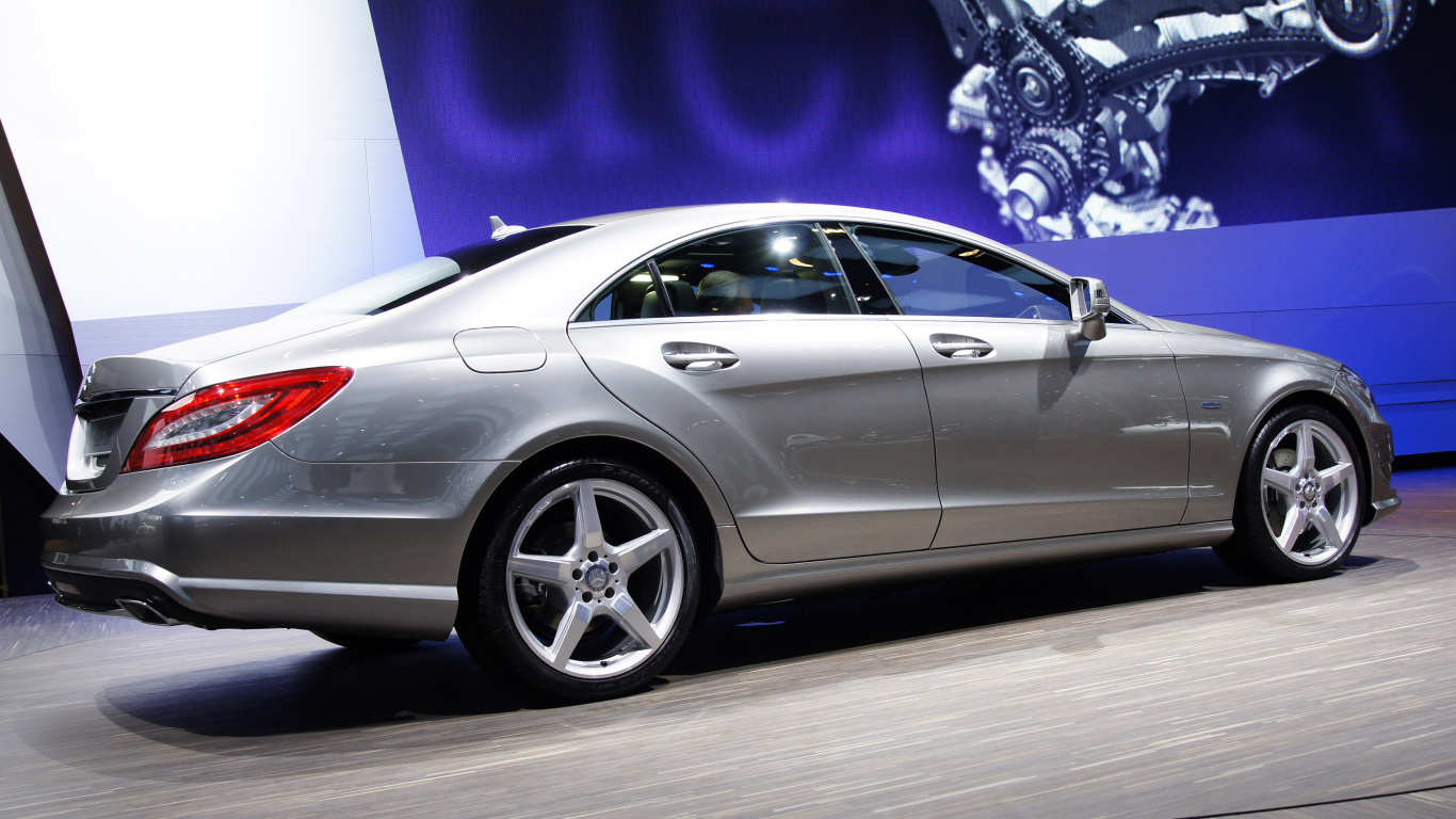 Silver Sedan Parked on White Floor. Wallpaper in 1366x768 Resolution