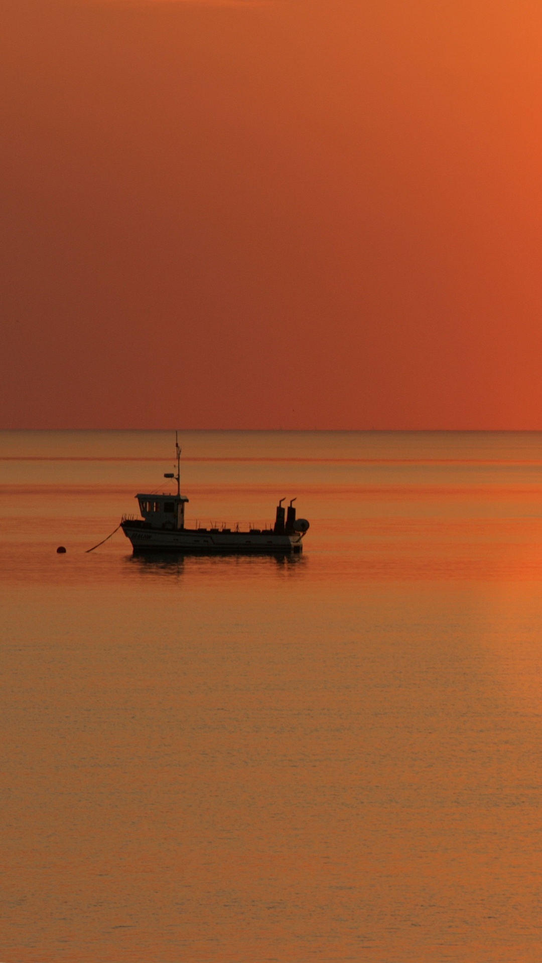 Silueta, De, Persona, Montar Barco, En, Mar, Durante, Ocaso. Wallpaper in 1080x1920 Resolution