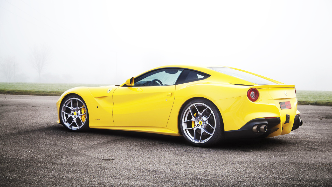 Amarillo Ferrari 458 Italia Coupe. Wallpaper in 1280x720 Resolution