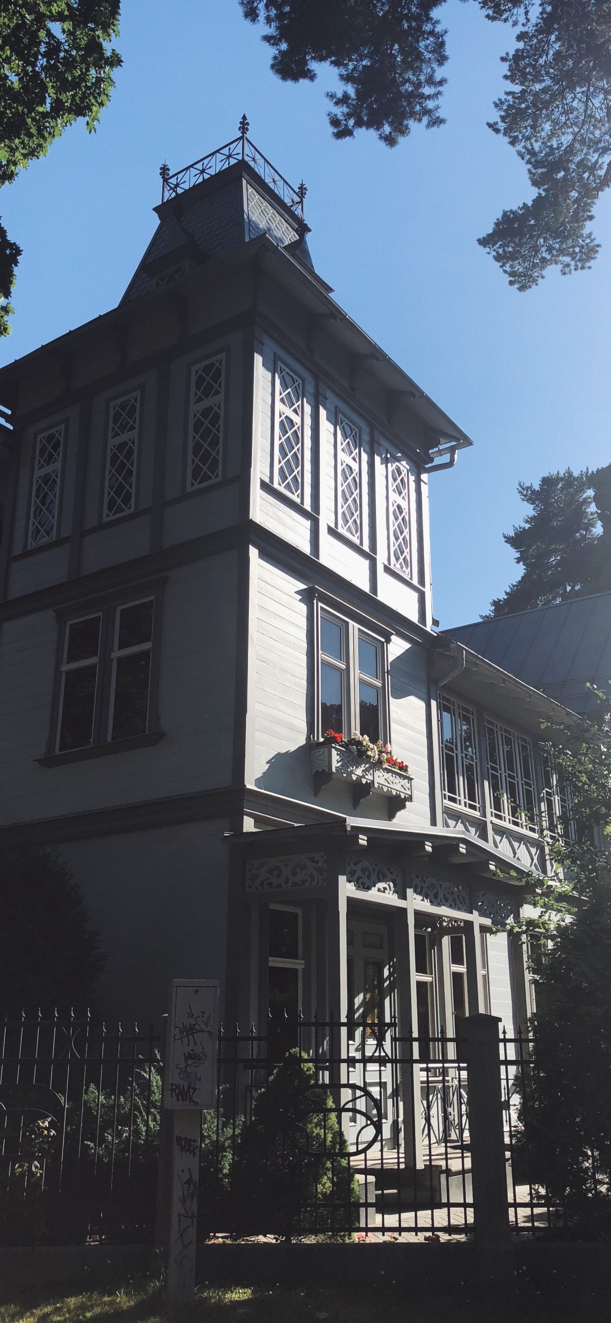 Haus, Immobilie, Eigenschaft, Gebäude, Firmenzeichen. Wallpaper in 1242x2688 Resolution