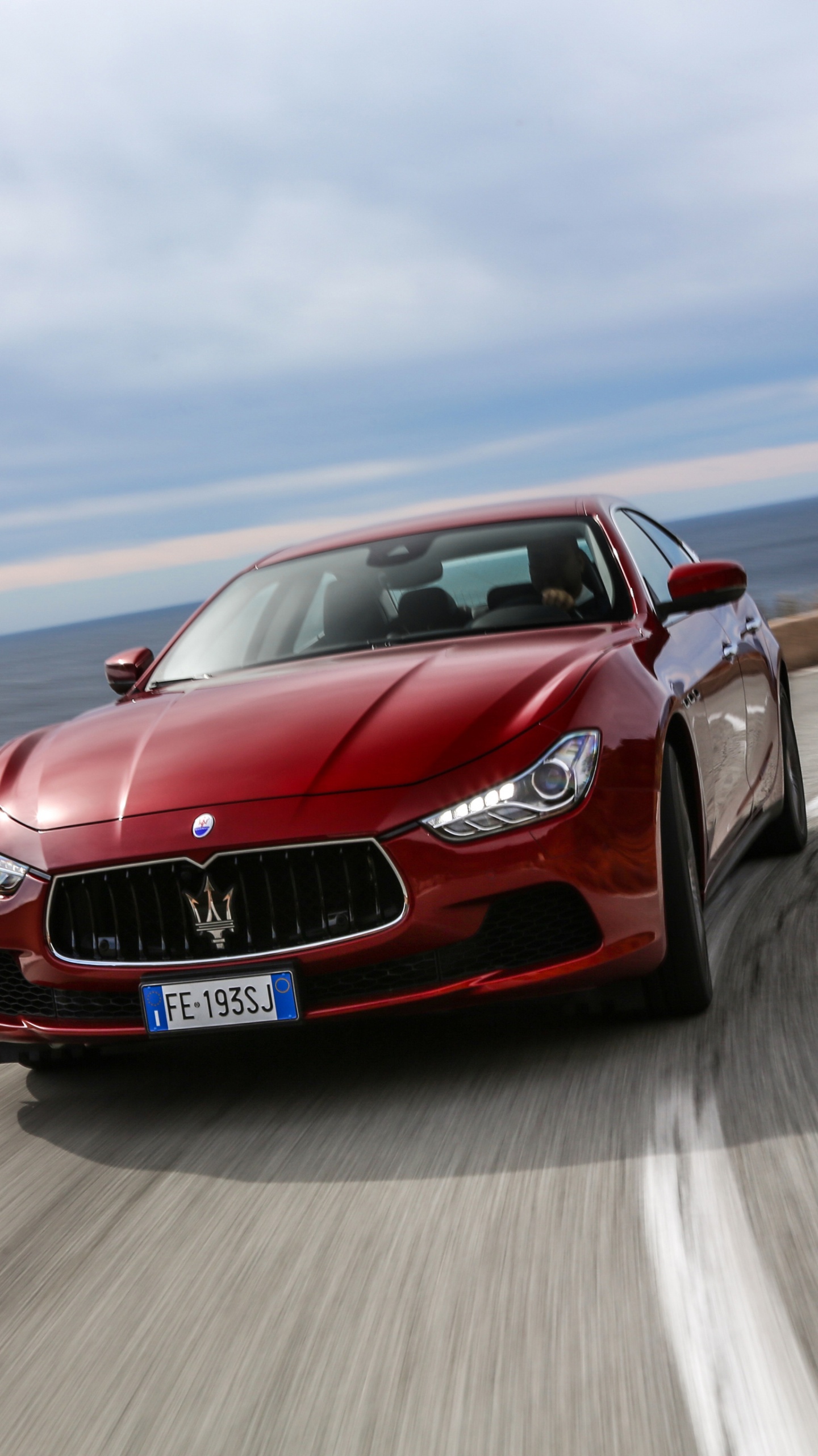 Bmw m 3 Rouge Sur Route Pendant la Journée. Wallpaper in 1440x2560 Resolution